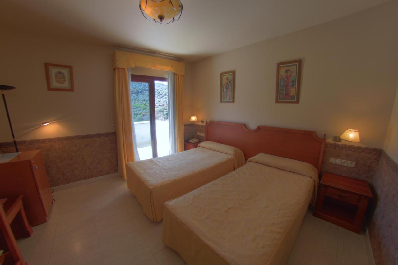 Hotel Avenida Beas de Segura Exteriör bild